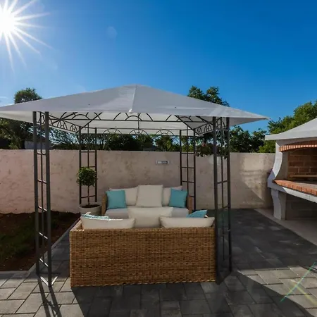Holiday Maroko, With Private Pool Galovac (Zadar)